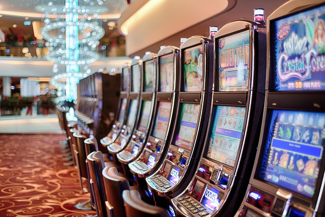 www.row-of-slot-machines.jpg