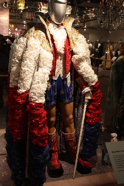 www.liberace-outfit.jpg